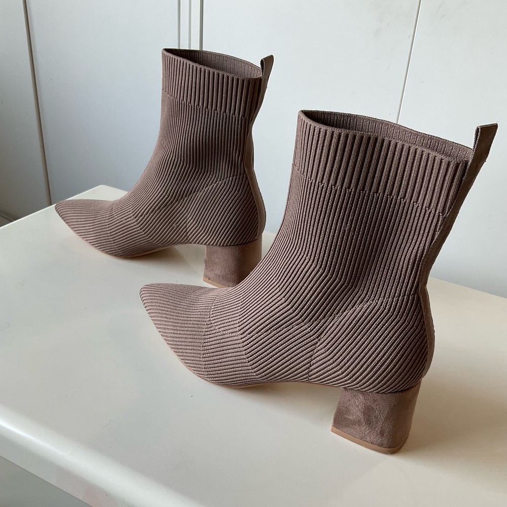 Women’s Pointed Toe Knit Sock Ankle Boots -fits size 8.5/9